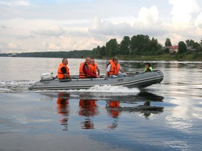 купить Лодка ПВХ ФАВОРИТ F 420 в Москве - фото 