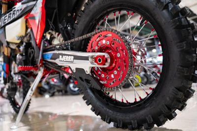 купить Мотоцикл кроссовый эндуро AJERRA JOKER SS K10 T10 в Москве - фото 