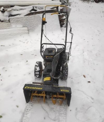 купить Снегоуборщик  ЧЕМПИОН ST556 Б/У в Москве - фото 