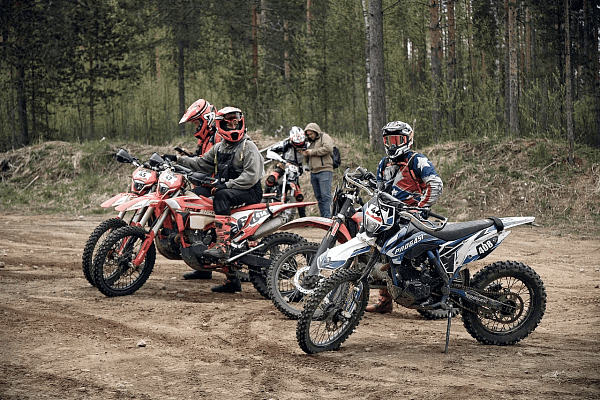 Особенности осеннего эндуро: как подготовить мотоцикл к грязевым заездам