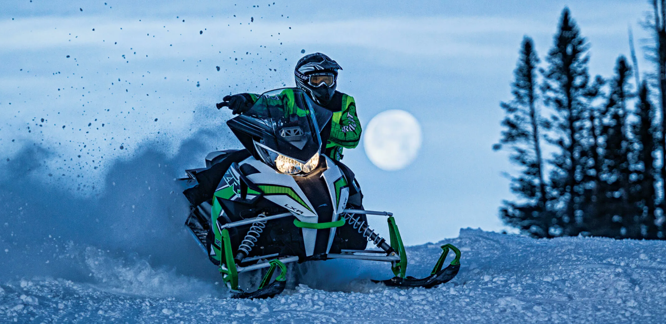 какое масло заливать в снегоход